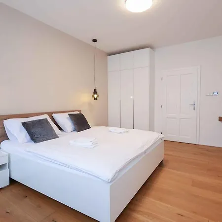 Klobucnicka-beautiful In The Heart Of Old Town Appartement Bratislava