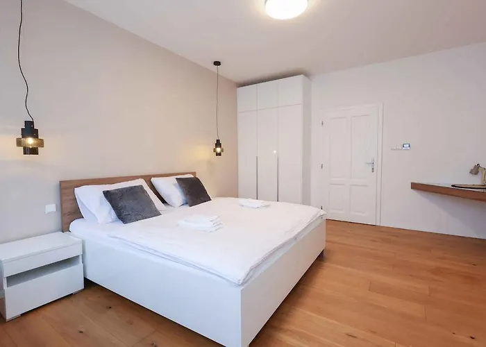 Klobucnicka-beautiful In The Heart Of Old Town Appartamento Bratislava